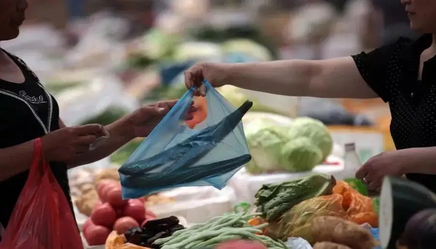 四川省市監(jiān)局提醒：劣質(zhì)可降解塑料購(gòu)物袋風(fēng)險(xiǎn)大