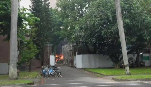 臺灣大學化工系實驗室爆炸起火，多名學生受傷，現(xiàn)場畫面