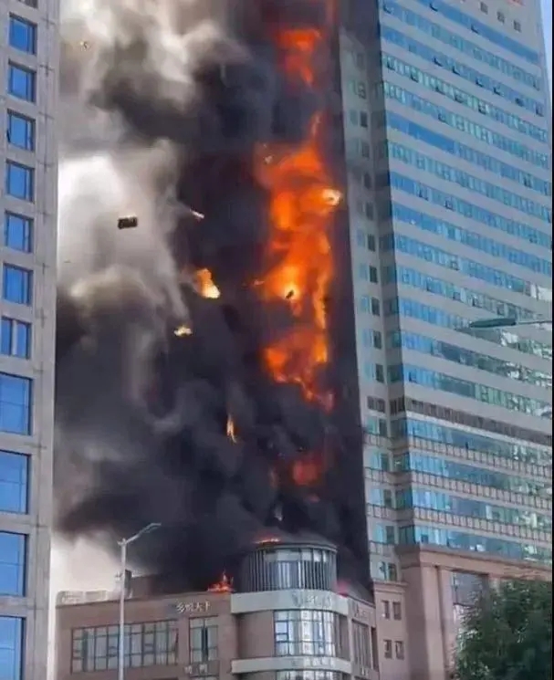 又一建筑外墻火災，天津大樓起火，物業(yè)否認因煤氣爆炸導致起火